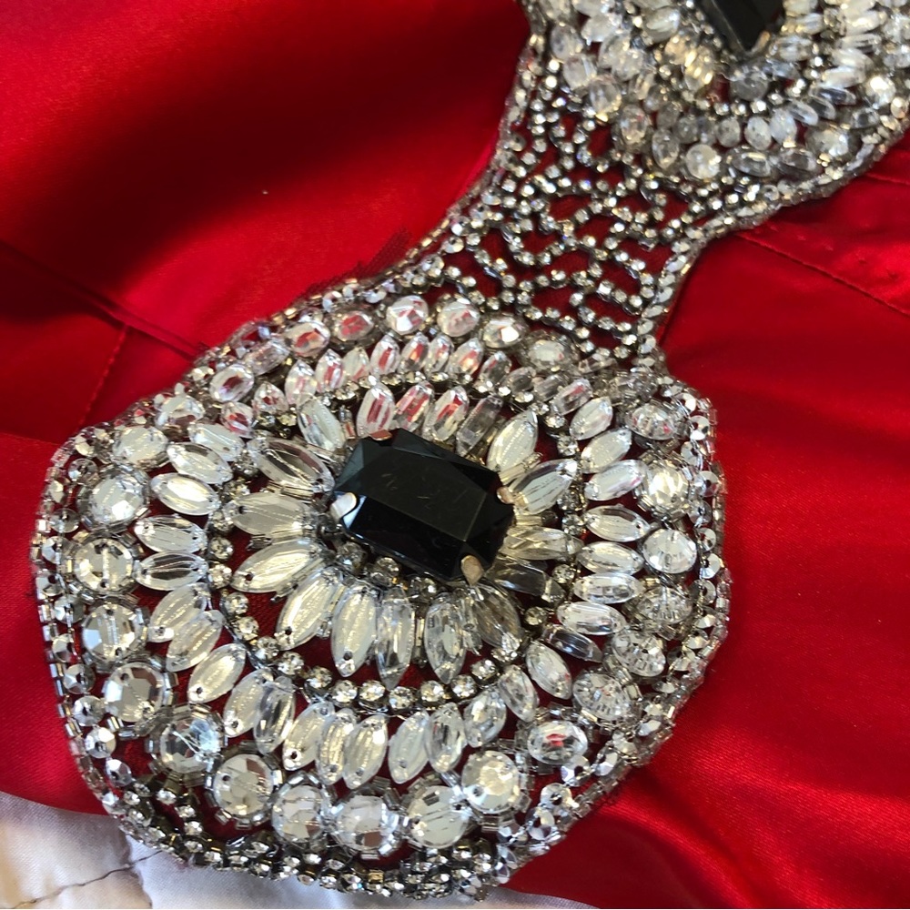 Red Embellished Mermaid Party dress - Picture 5 of 12